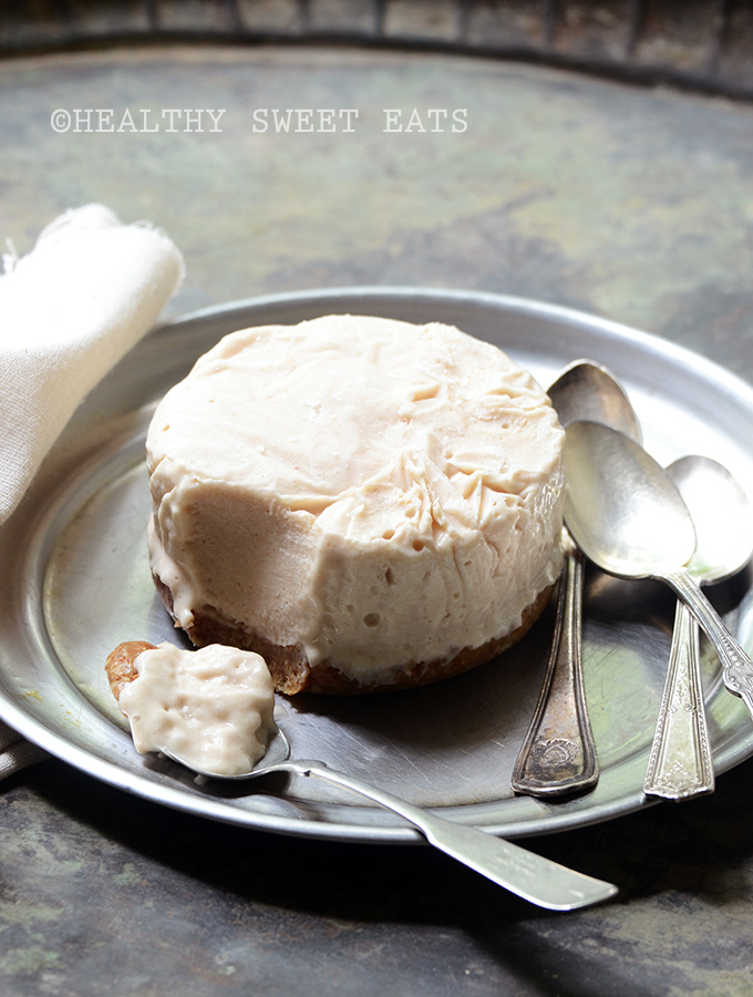 Mini-Frozen-Peach-Coconut-Cream-Pie-with-Almond-Crust-2 (1)